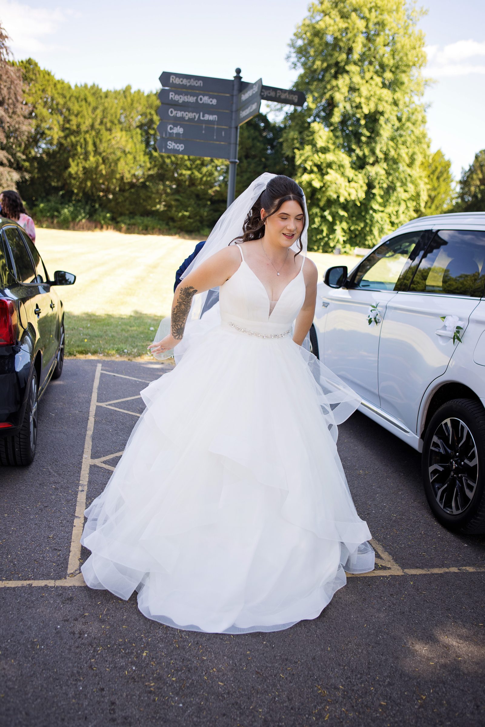 The bride arriving beside a car